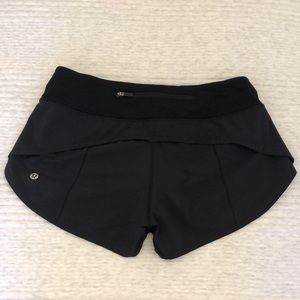 Lululemon-Speed Up Short 2.5” in Black. Size: 4